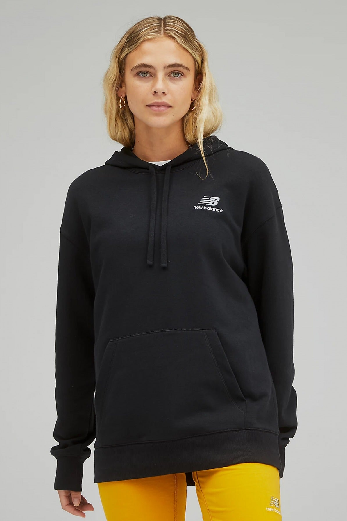NEW BALANCE TERRY HOODIE en color BK (2)