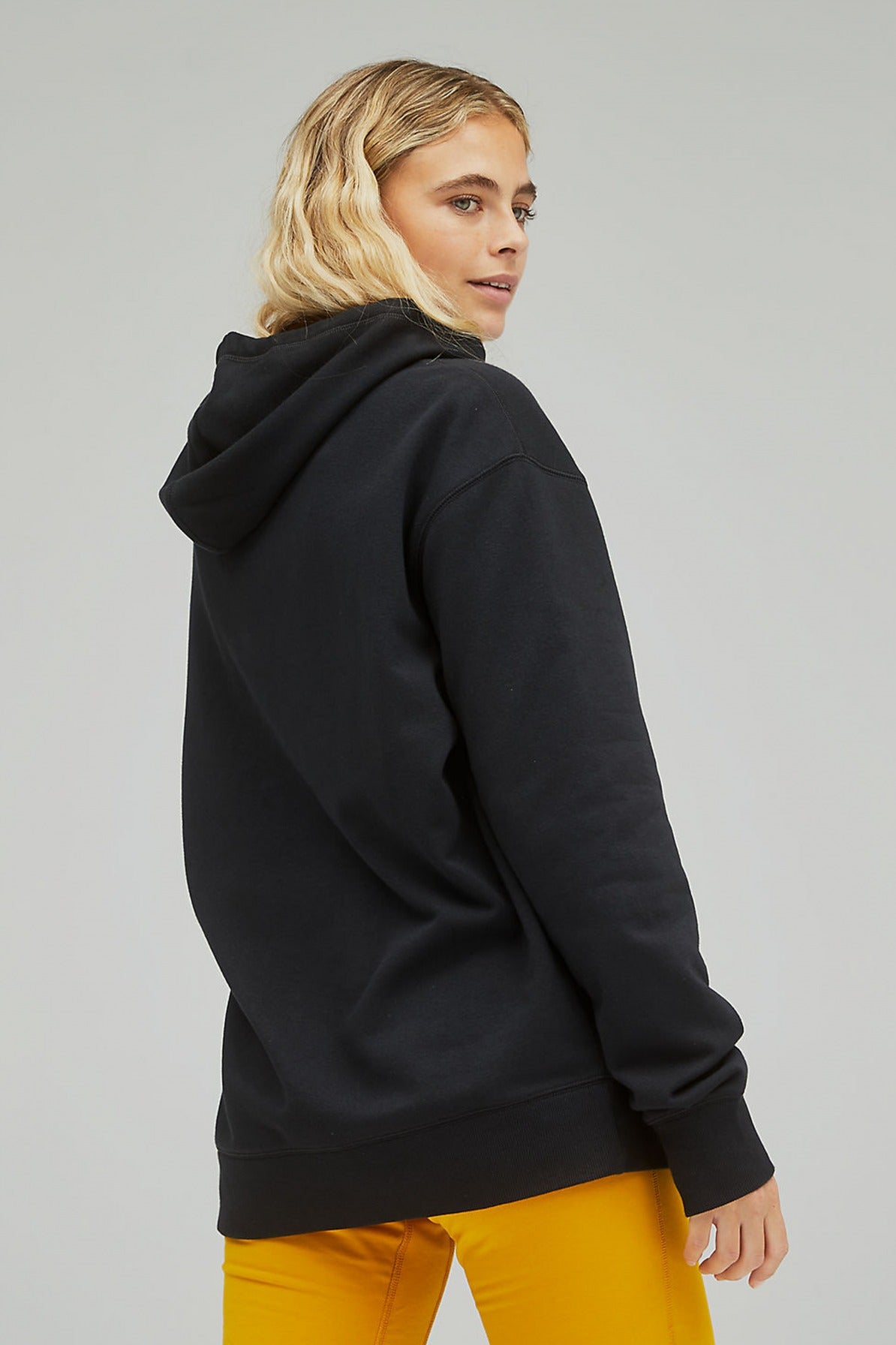 NEW BALANCE TERRY HOODIE en color BK (3)