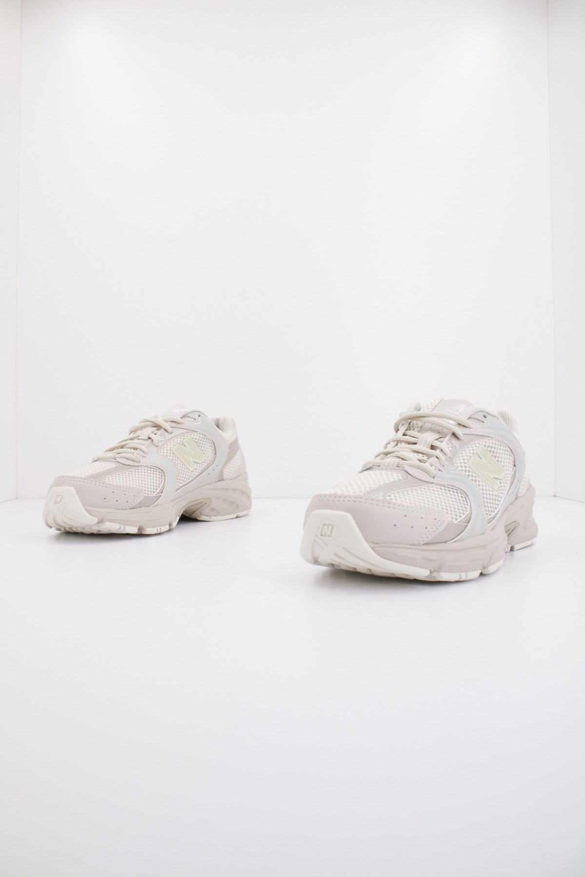 NEW BALANCE MR AA en color AA (2)