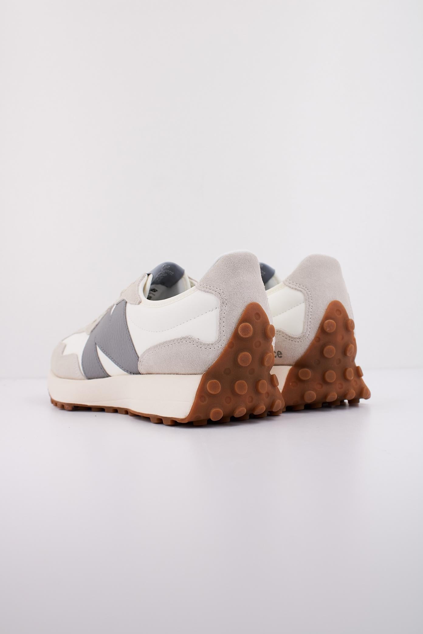 NEW BALANCE U LT en color LT (4)