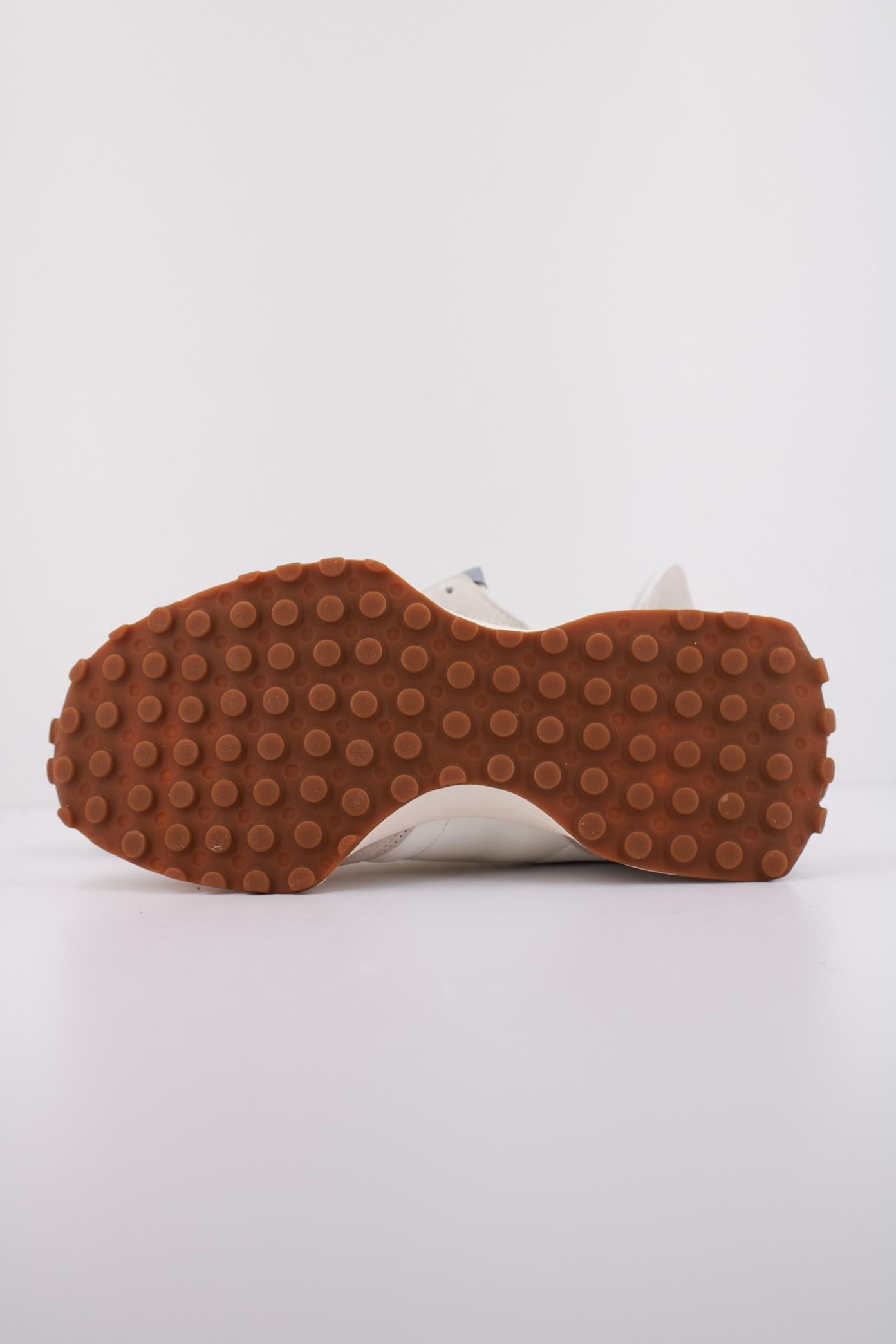 NEW BALANCE U LT en color LT (5)