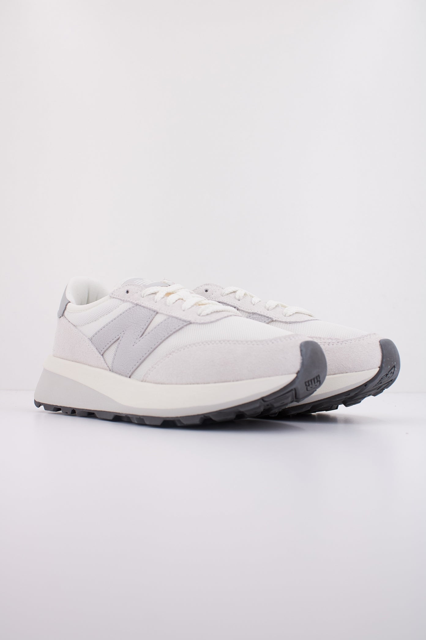 NEW BALANCE U AA en color AA (2)