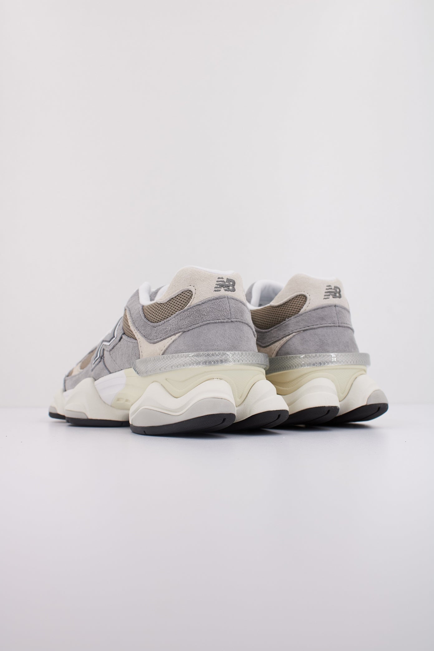 NEW BALANCE U en color LBA (4)