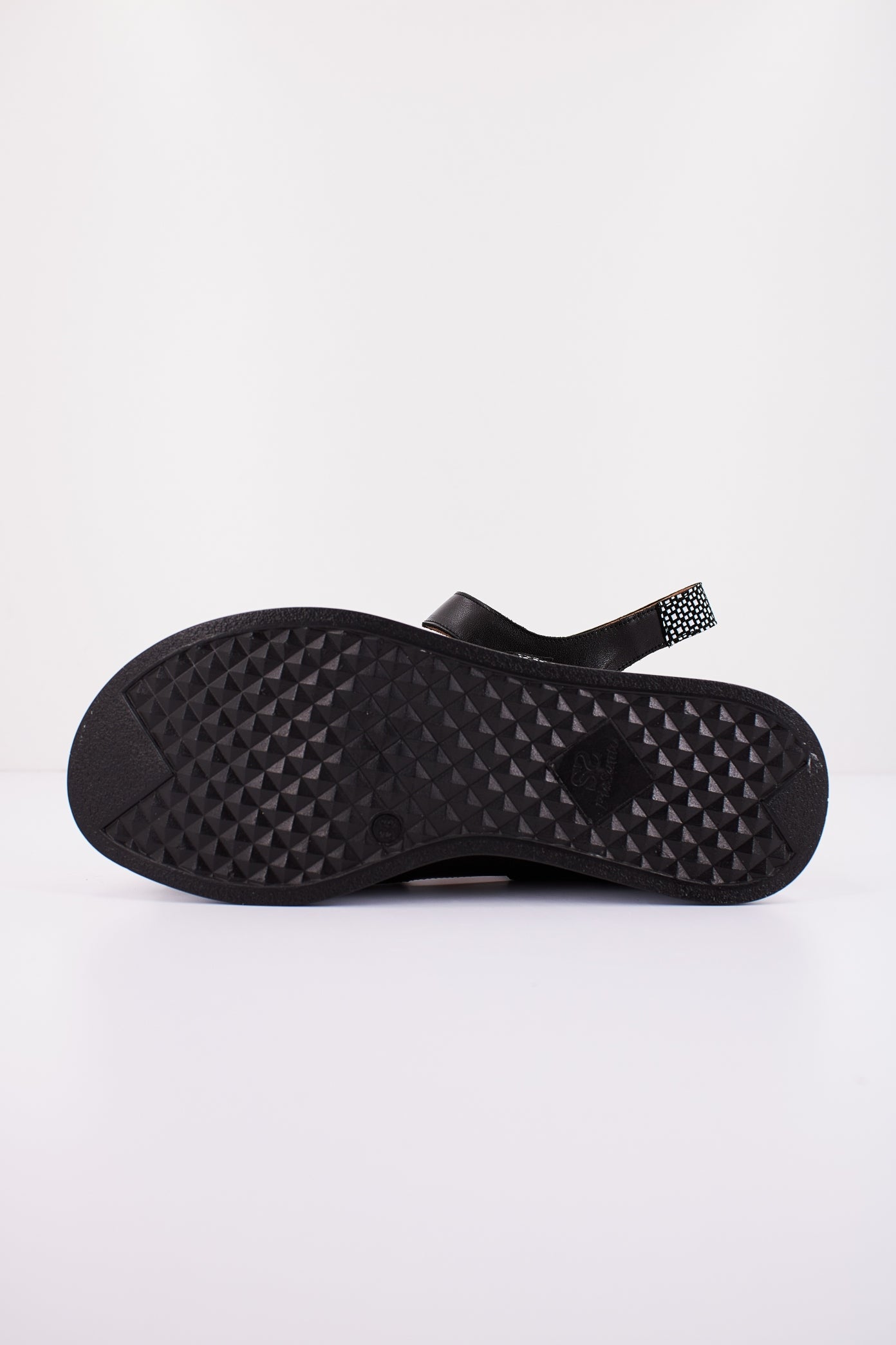 PIESANTO P en color NEGRO (4)