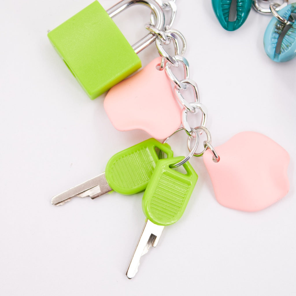 STICKY BESTIE BAG CHARM en color PINK (5)