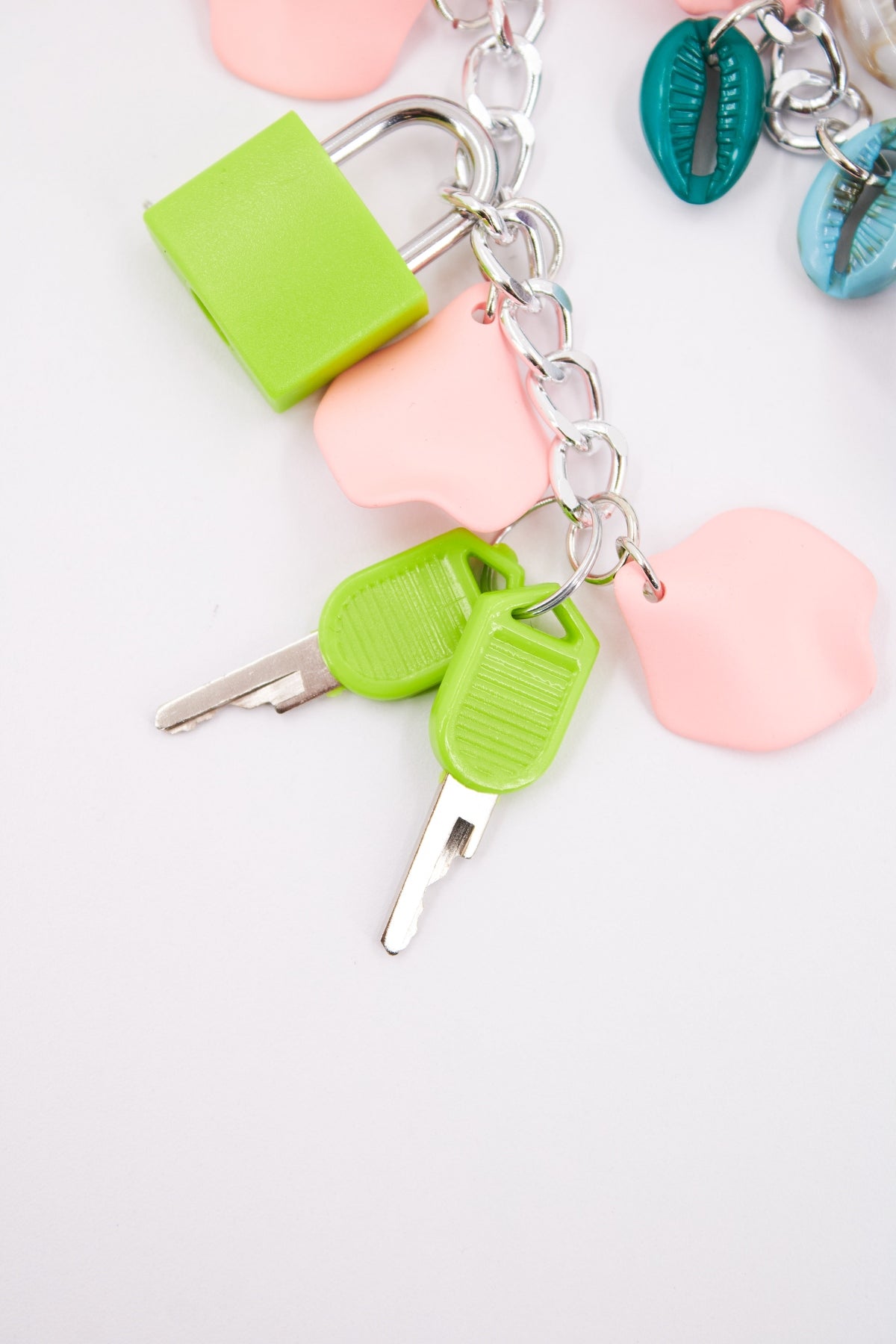 STICKY BESTIE BAG CHARM en color PINK (2)