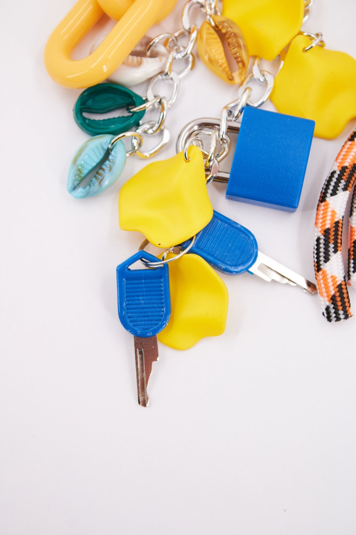 STICKY BESTIE BAG CHARM en color YELLOW (2)