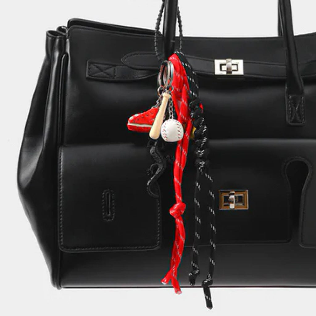 STICKY BESTIE BAGCHARM BCH en color BLKRED (6)