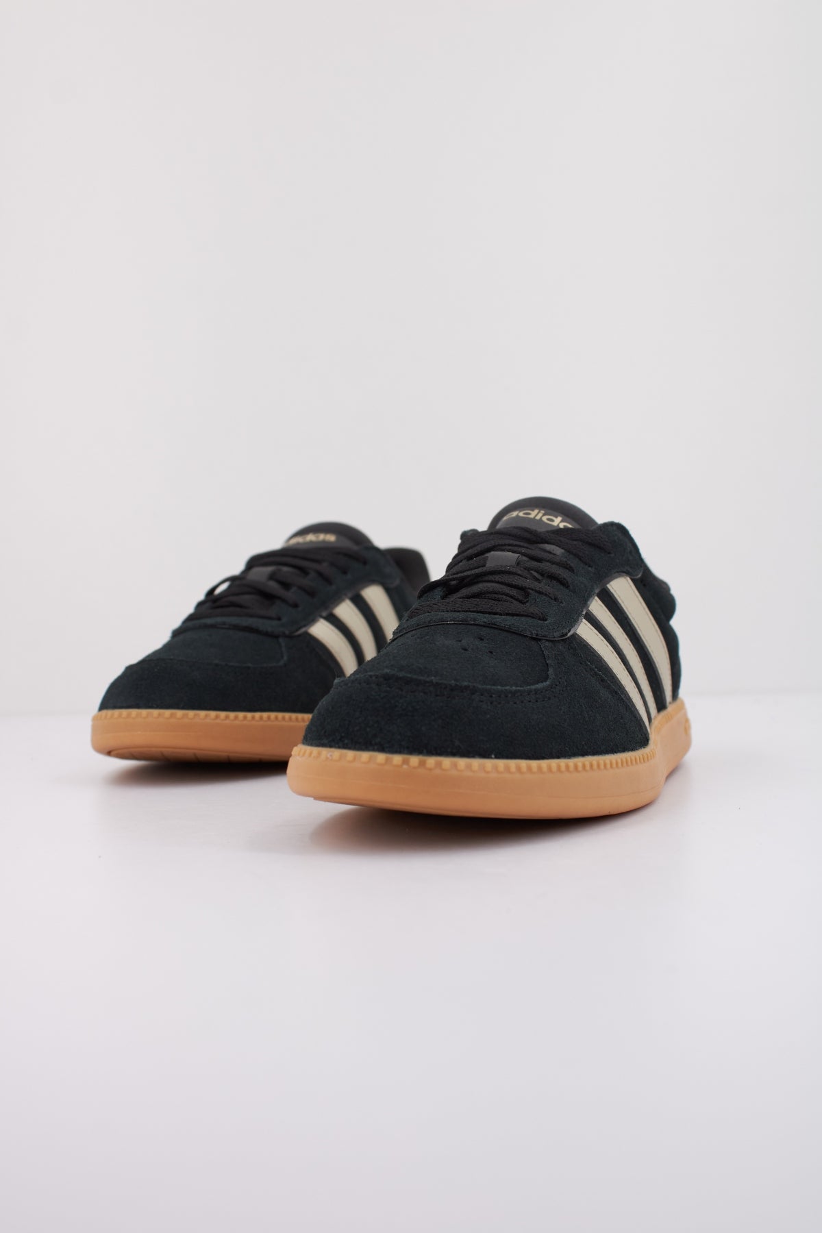 ADIDAS BREAKNET SLEEK en color BLACK (2)