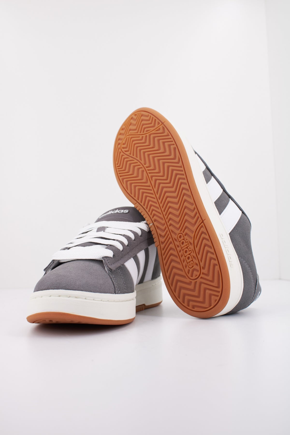ADIDAS GRAND COURT ALPHA en color GREY (5)
