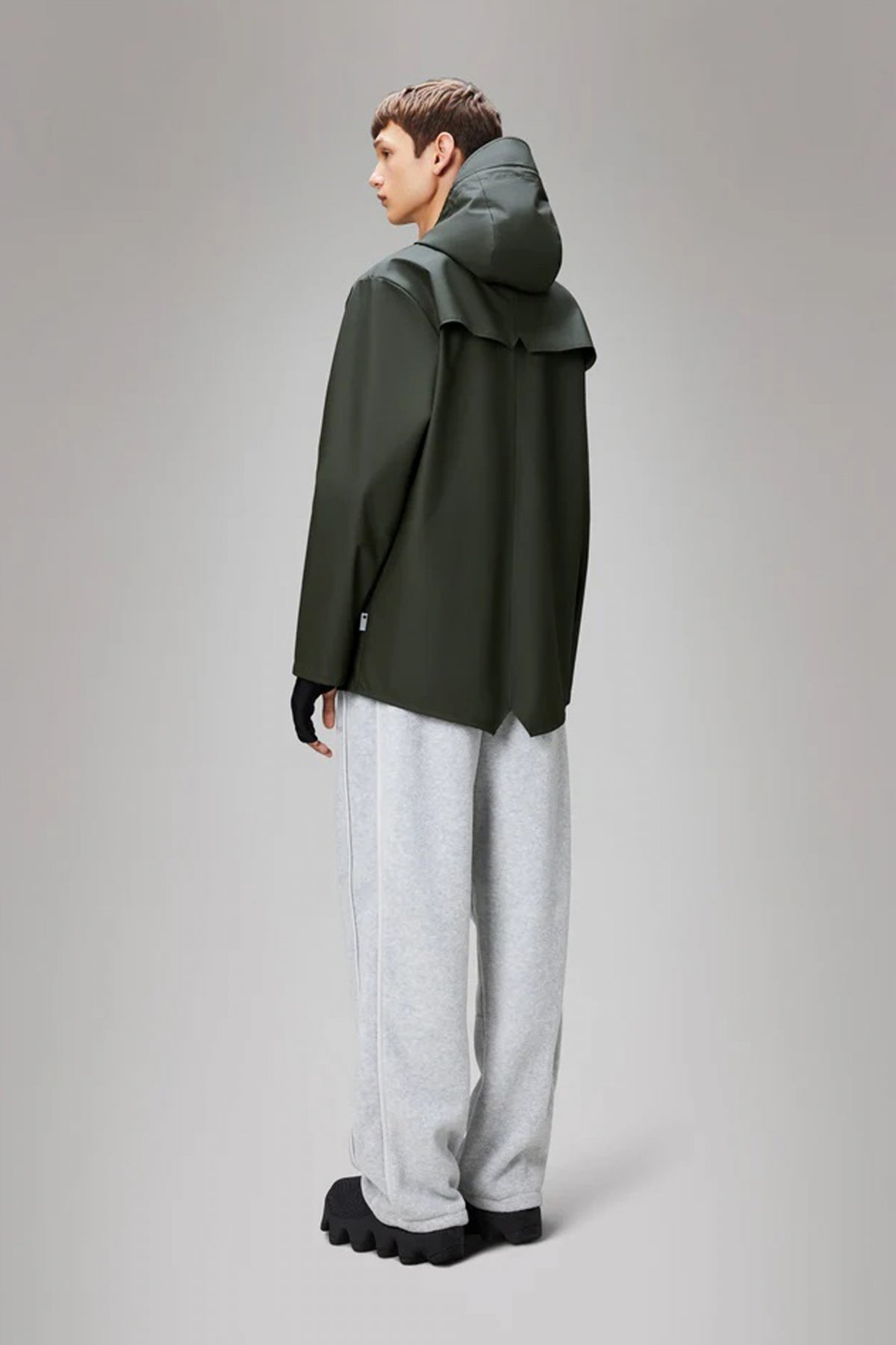 RAINS JACKET V en color GREEN (3)