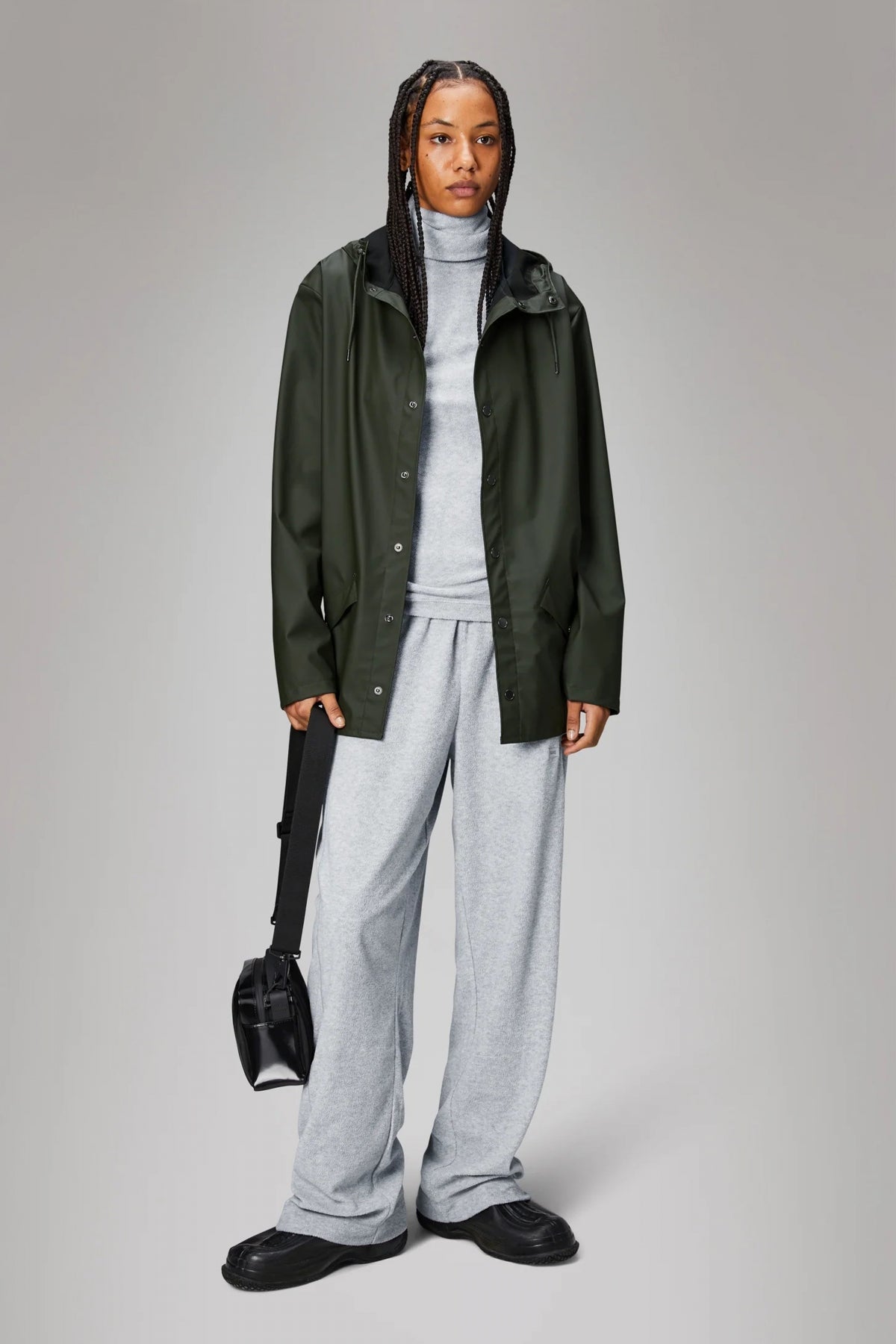 RAINS JACKET V en color GREEN (4)