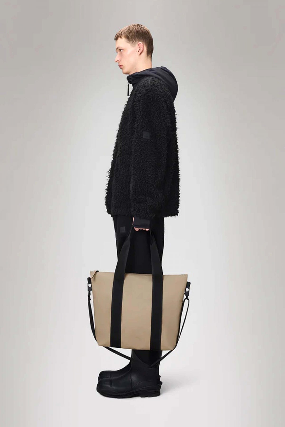 RAINS TOTE BAG MINI W en color BEIGE (4)