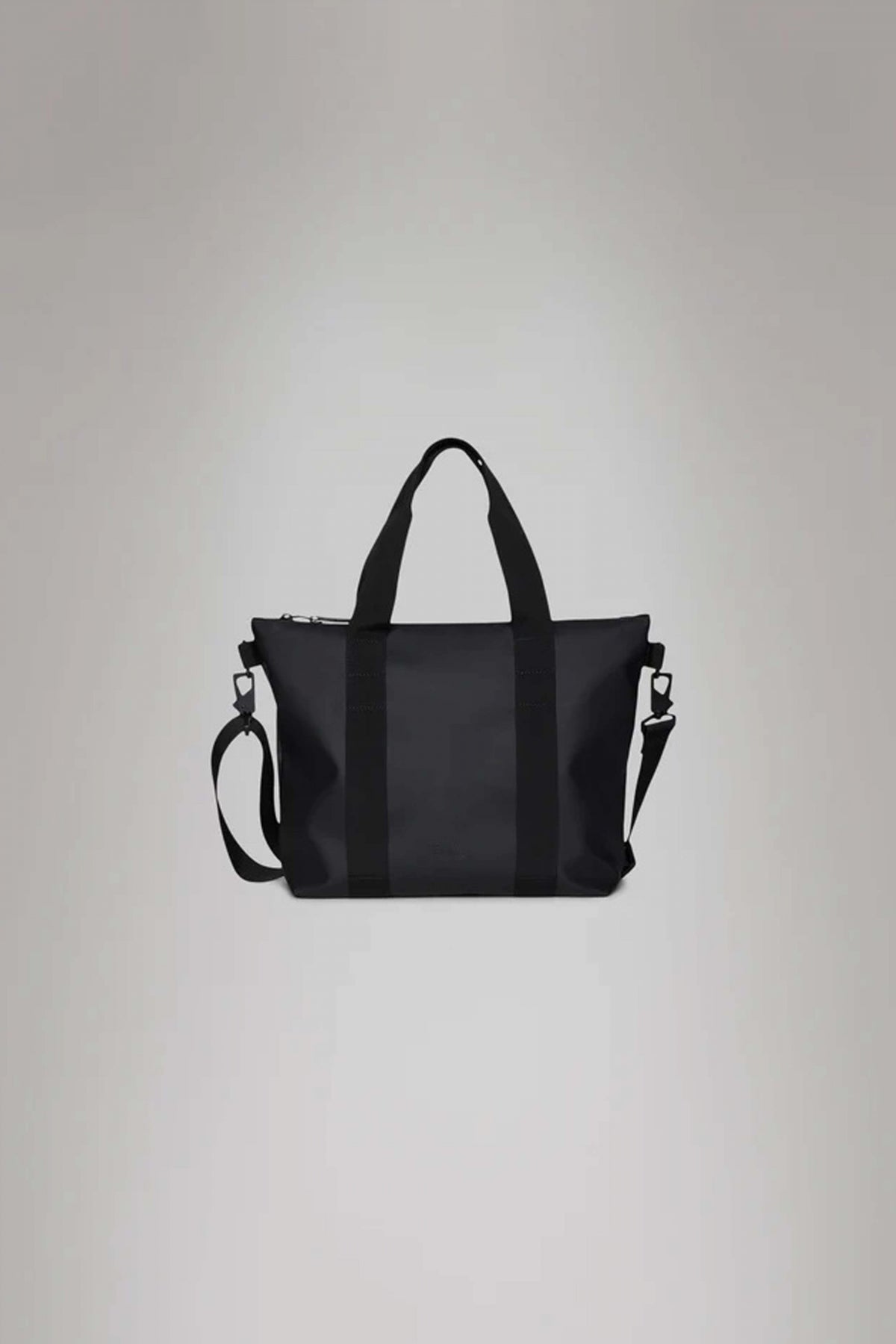RAINS TOTE BAG MICRO en color BLACK (1)