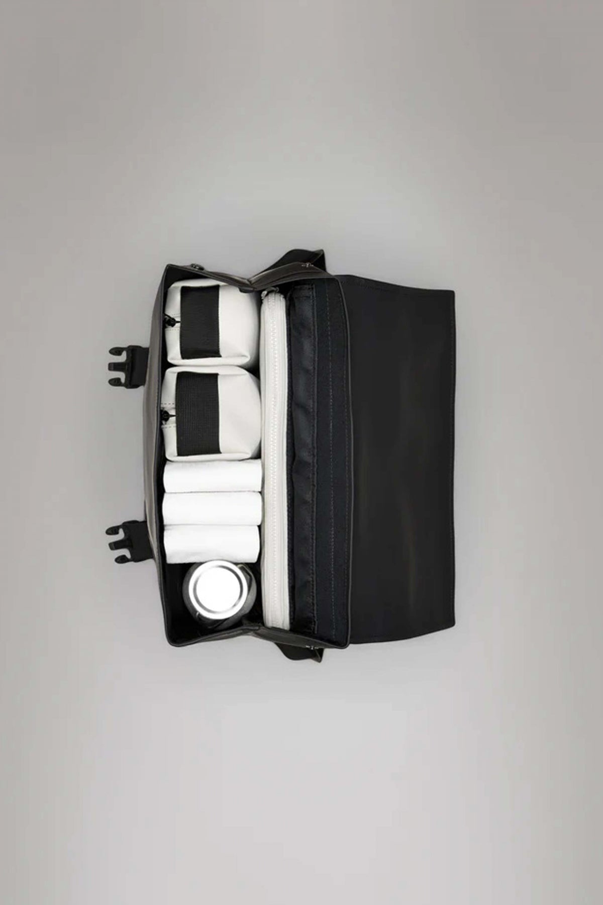 RAINS TRAIL MSN BAG W en color BLACK (4)