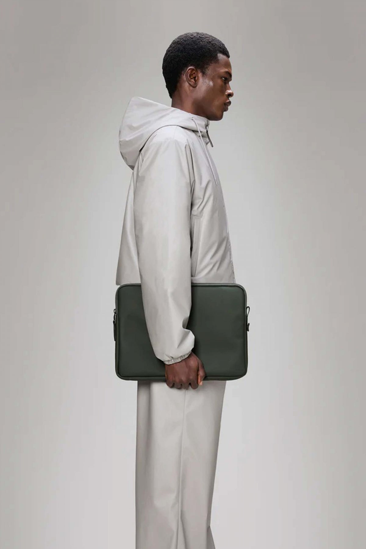 RAINS TRAIL LAPTOP CASE en color GREEN (2)