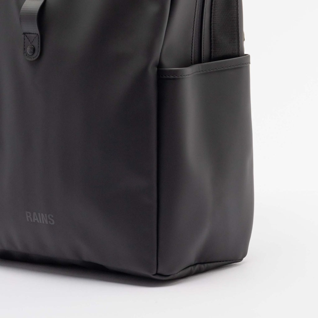 RAINS CLIP FRONT BACKPACK en color BLACK (3)