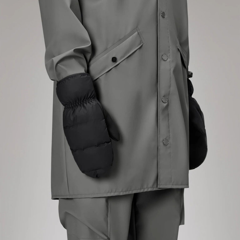 RAINS LOHJA PUFFER MITTENS en color BLACK (2)