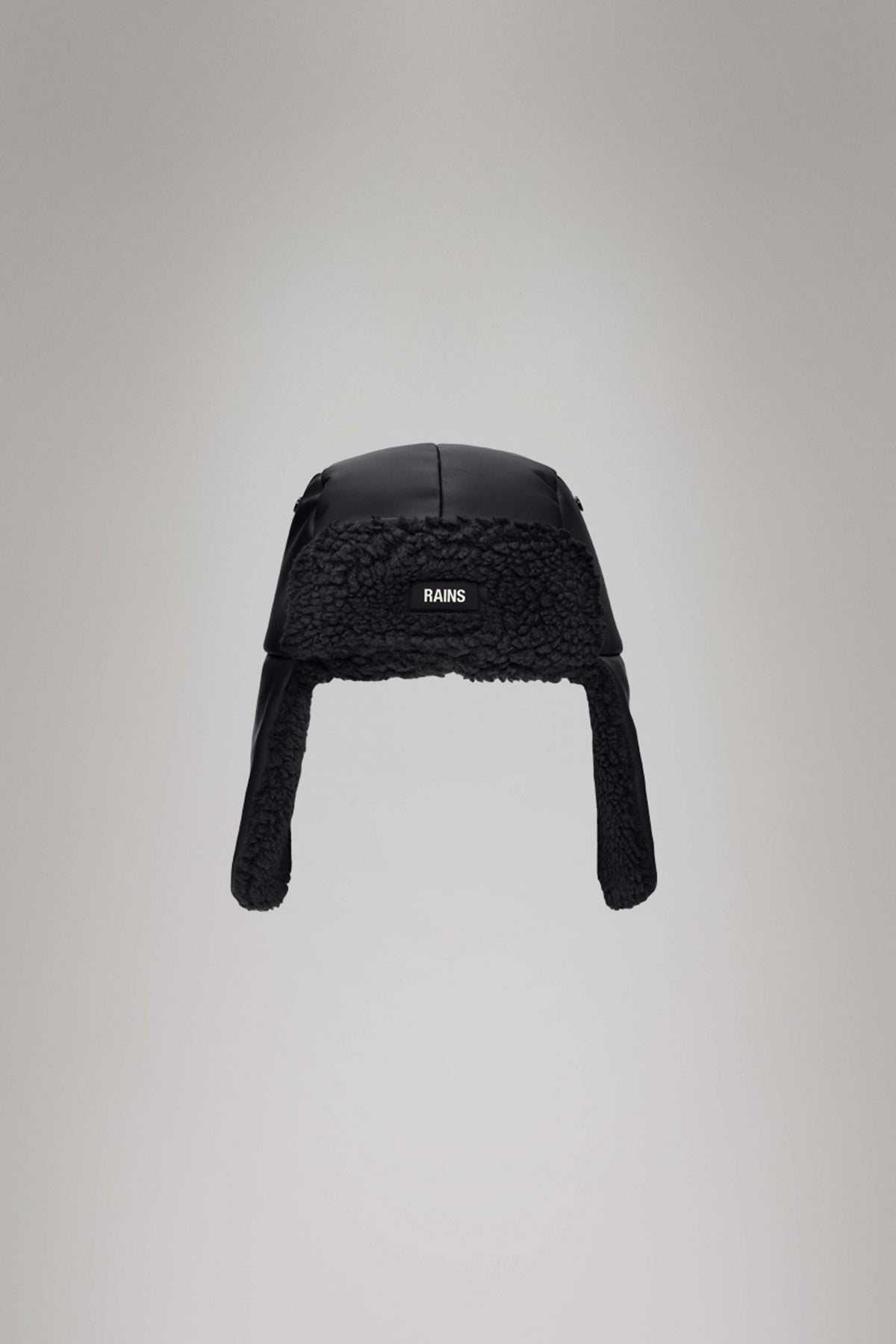 RAINS FLEECE TRAPPER HAT en color BLACK (1)