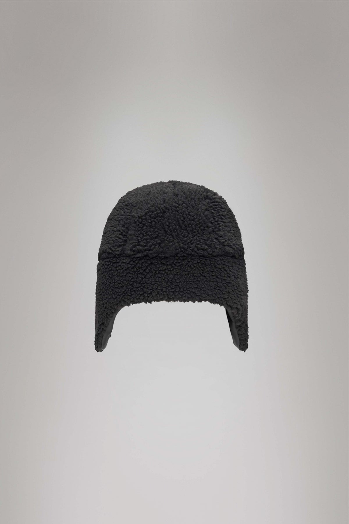 RAINS FLEECE TRAPPER HAT en color BLACK (2)