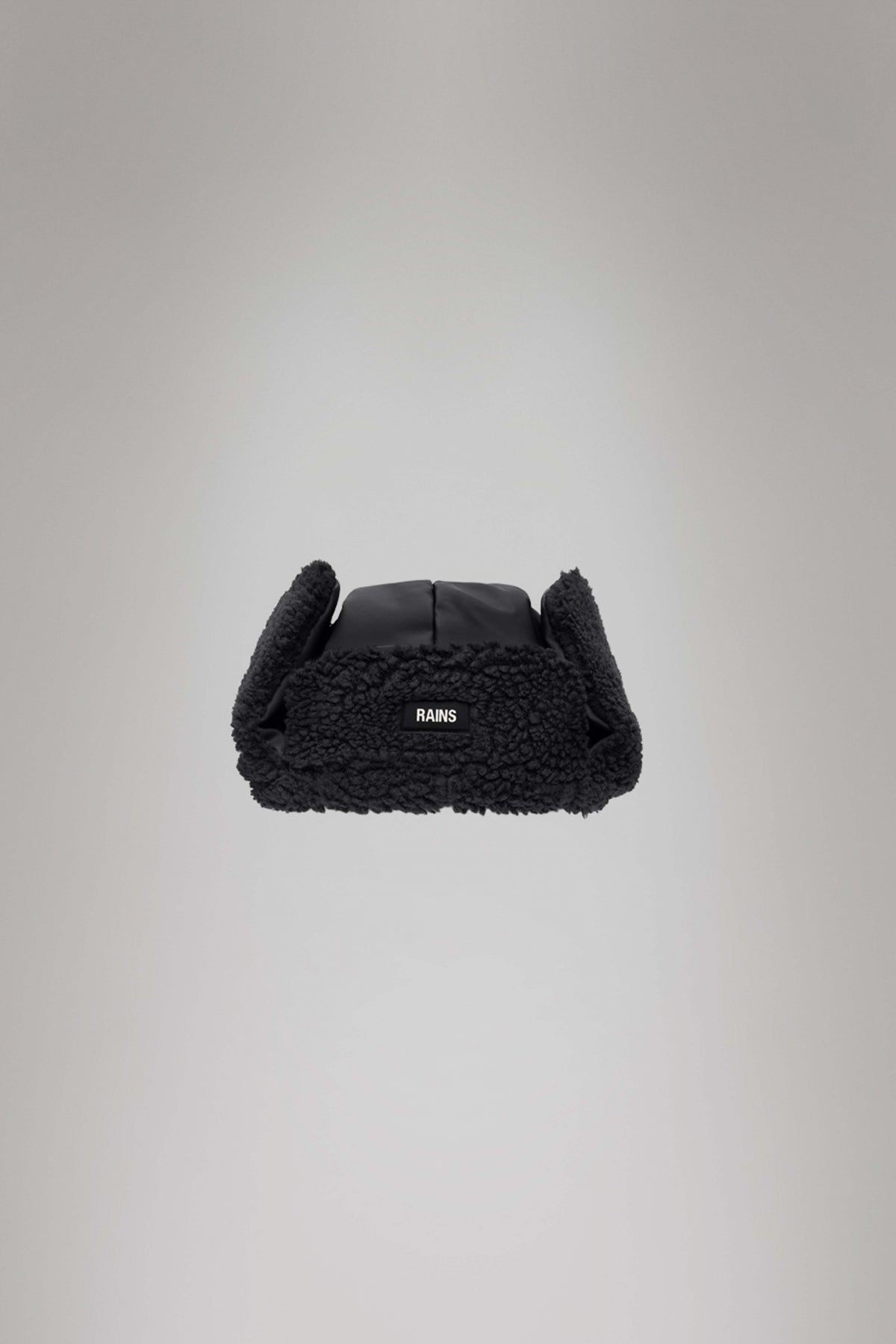 RAINS FLEECE TRAPPER HAT en color BLACK (3)