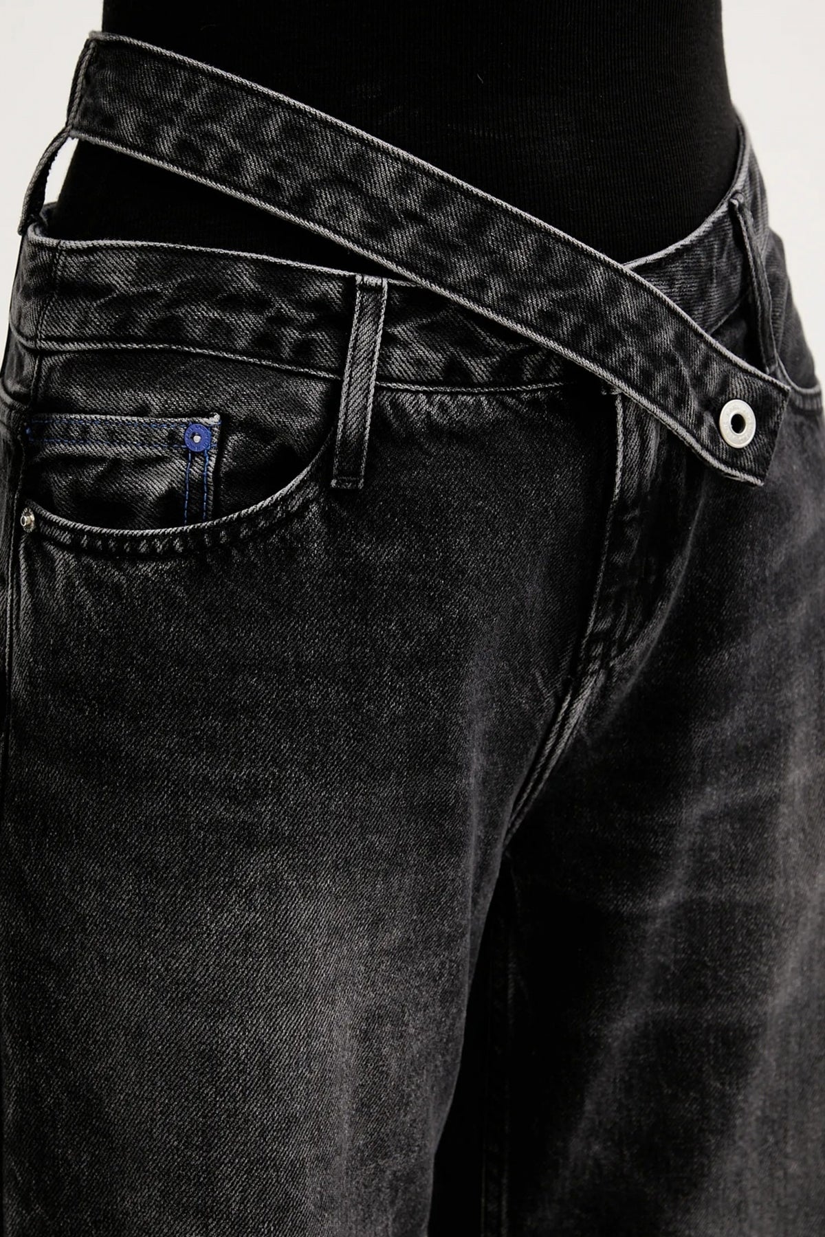 KARL LAGERFELD JEANS KLJ MR RELAXED WB DE en color WSDBLK (3)