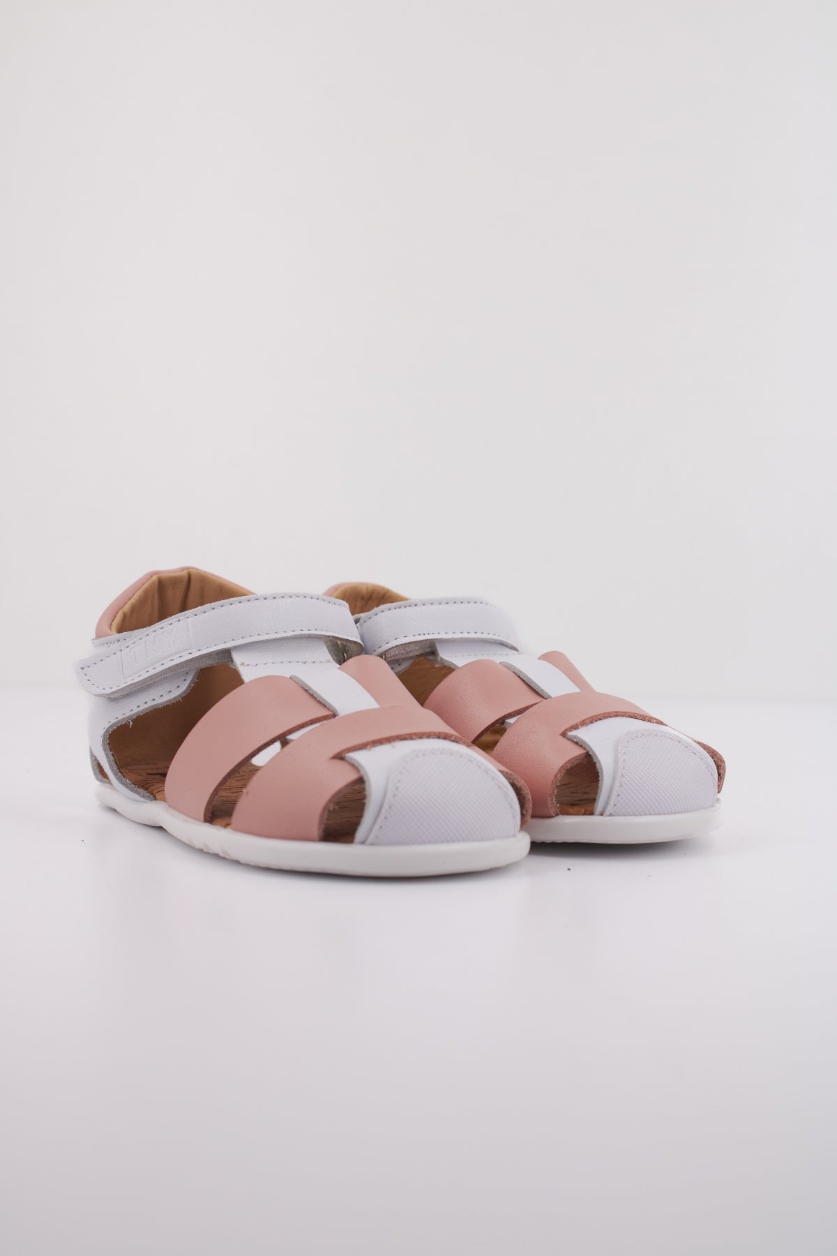 TINNY SHOES TRITON  en color BLANCO  (2)
