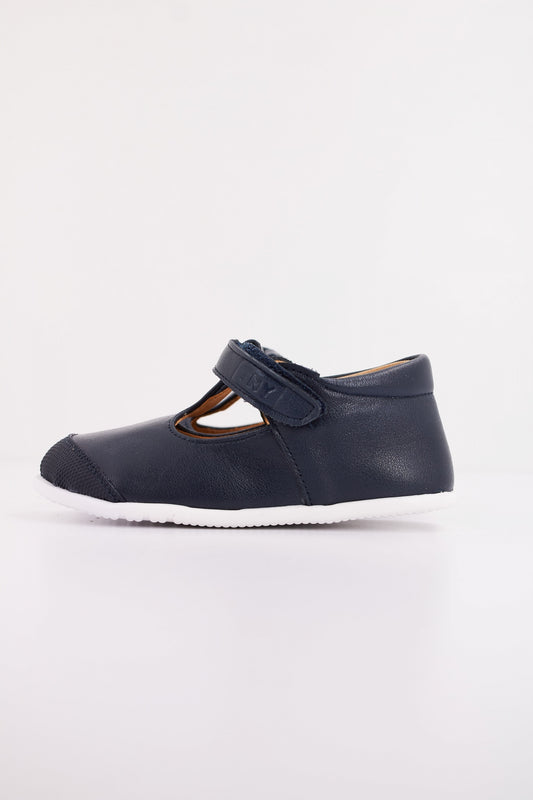 TINNY SHOES ZEUS  en color YOKU  (1)