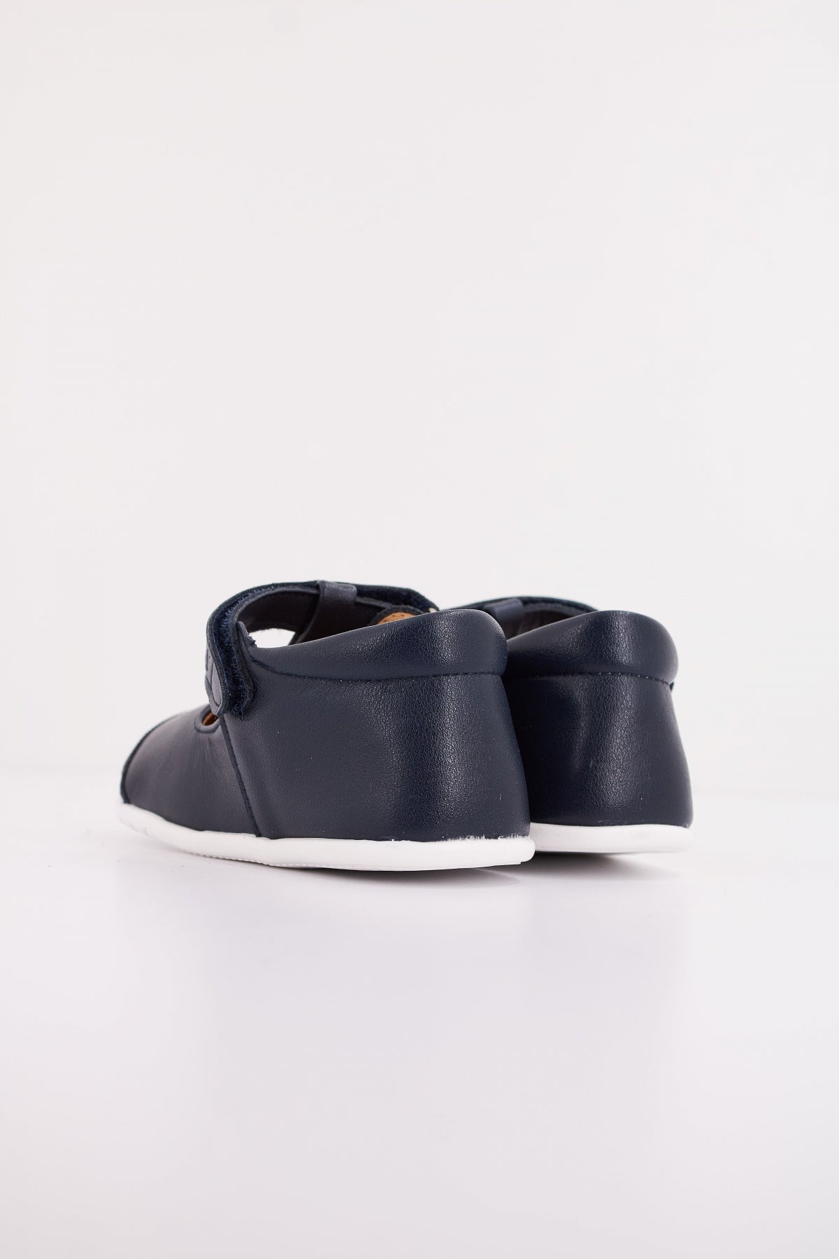 TINNY SHOES ZEUS en color YOKU (4)