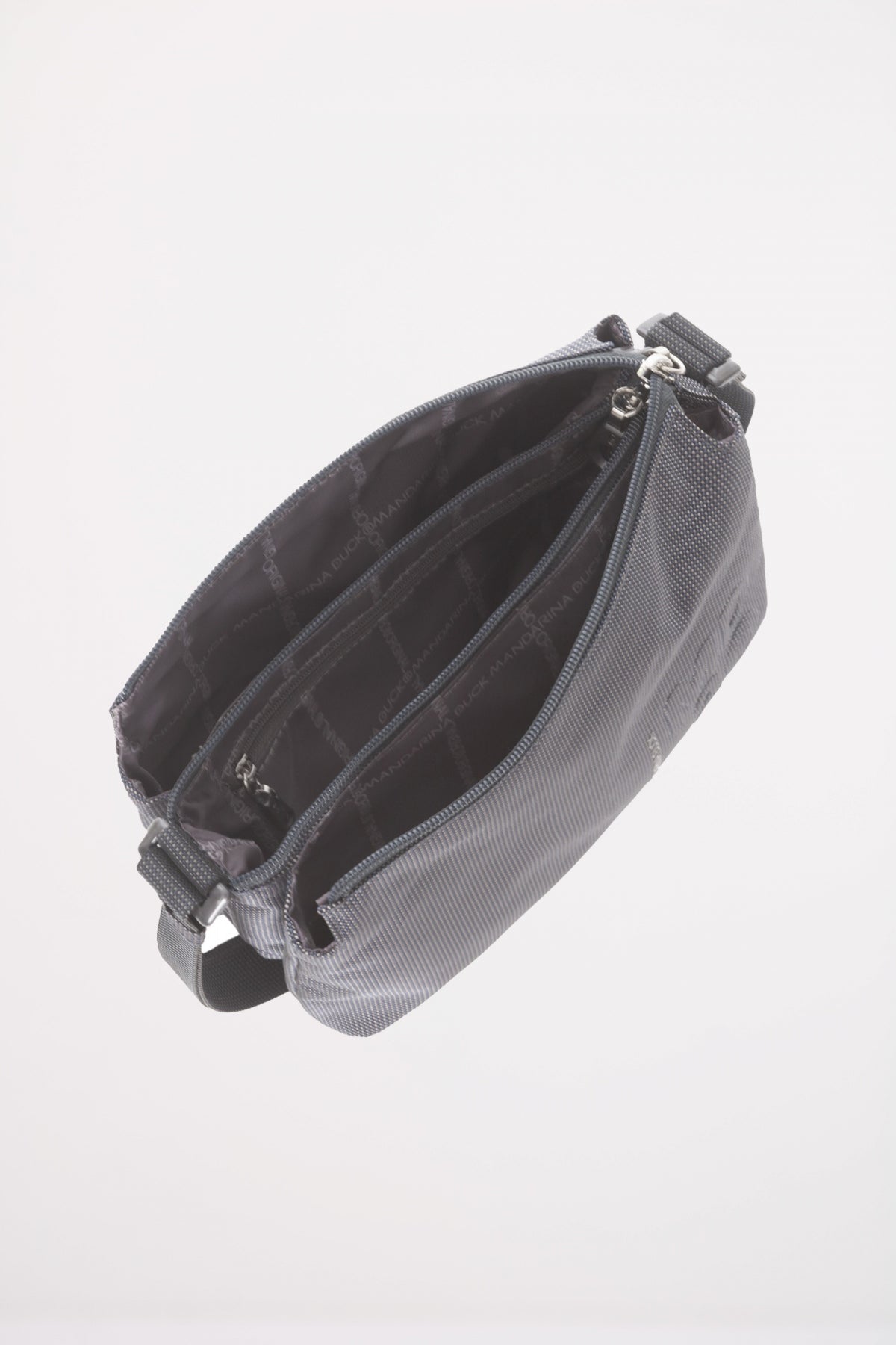 MANDARINA DUCK MD POCHETTE en color STEEL (4)