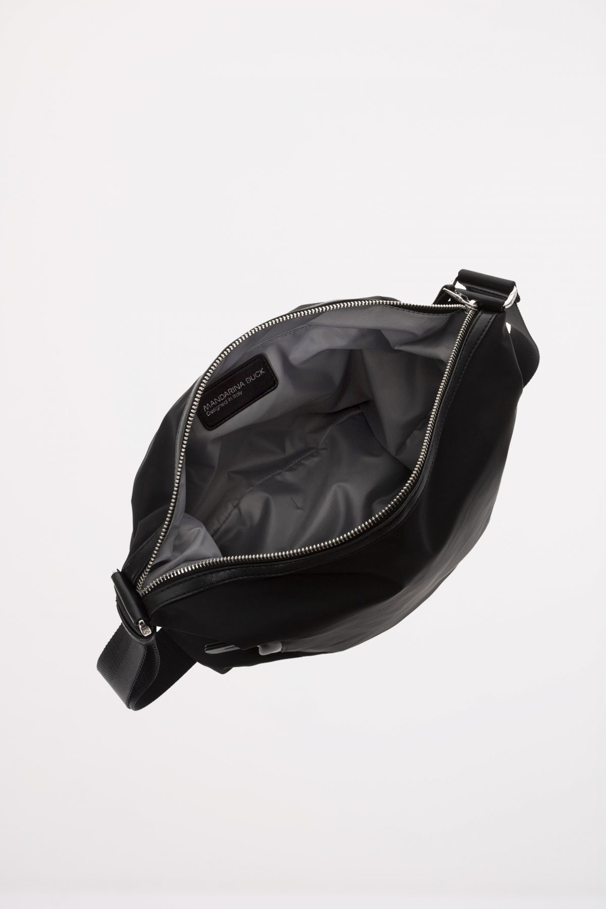 MANDARINA DUCK HUNTER HOBO en color BLACK (4)