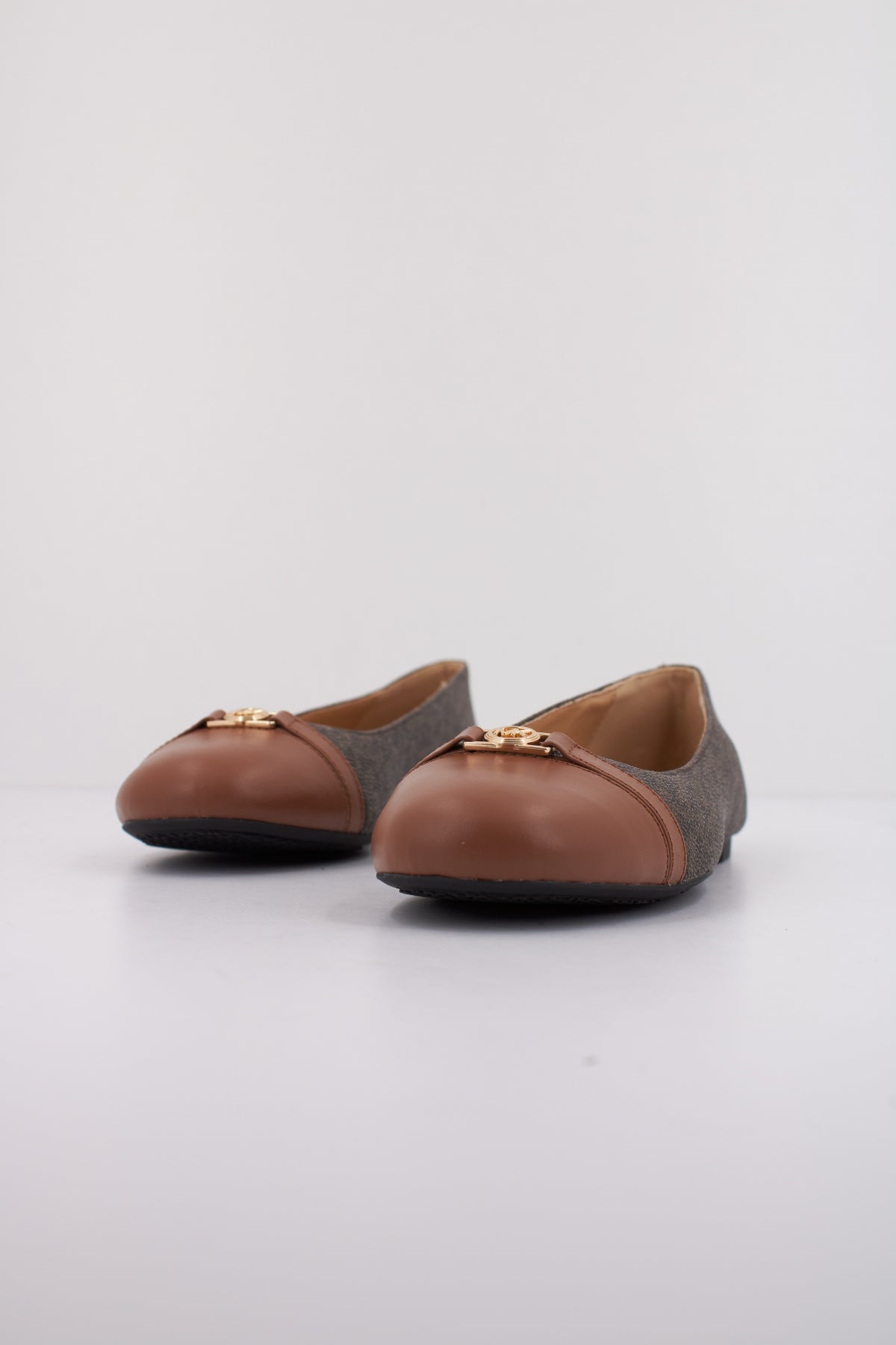 MICHAEL KORS MANDY FLAT en color (2)
