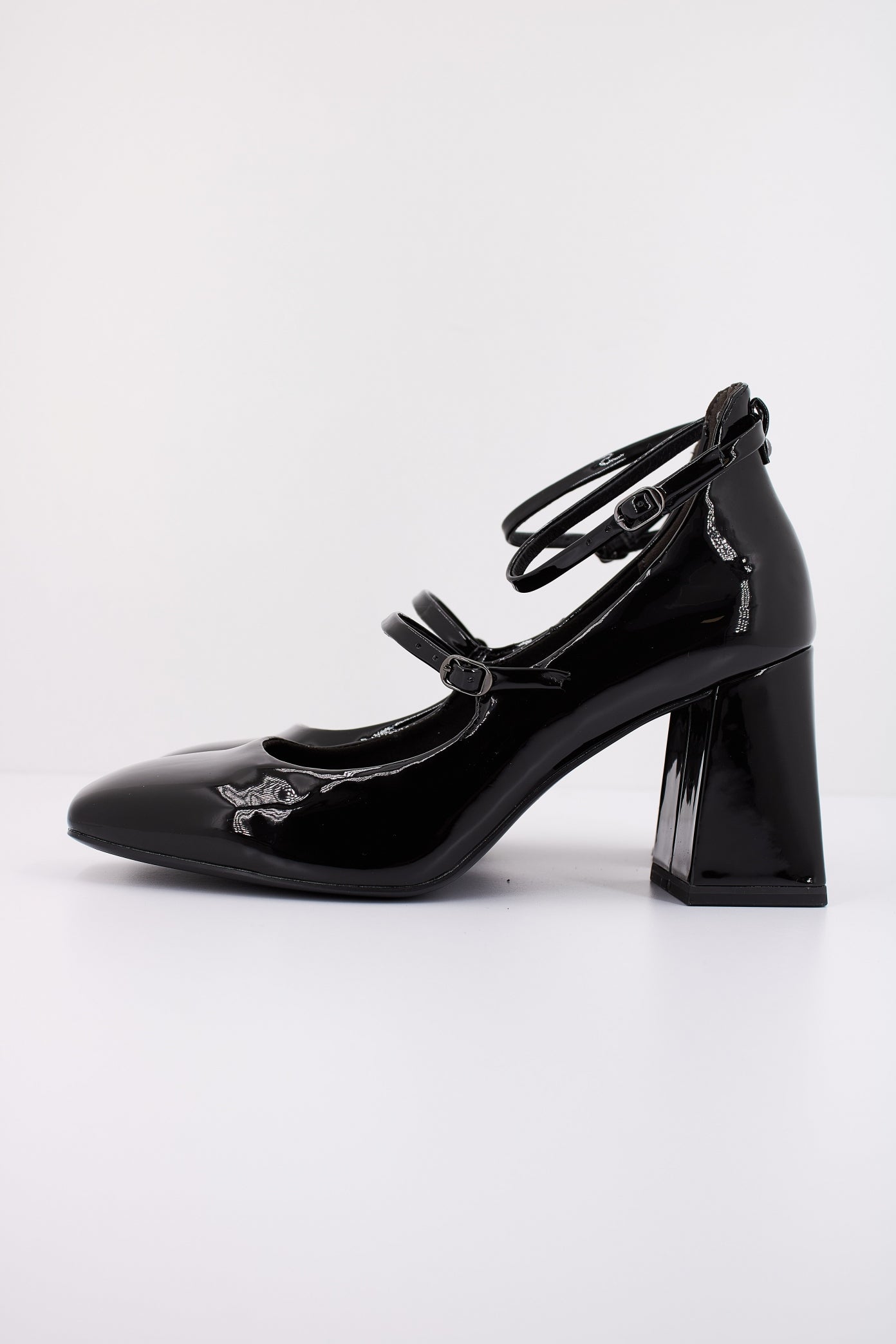 TAMARIS en color BLACK (1)