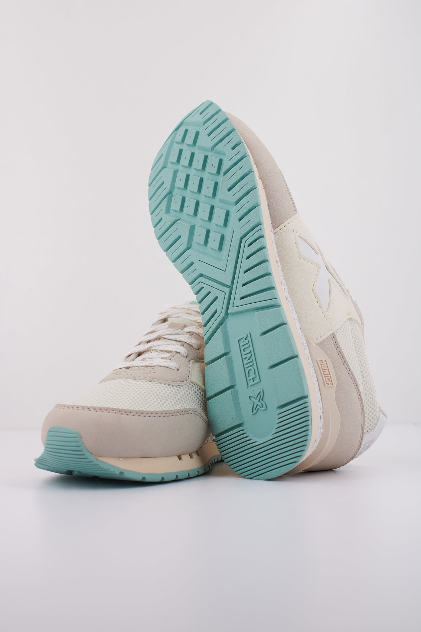 MUNICH DASH WOMAN en color (5)