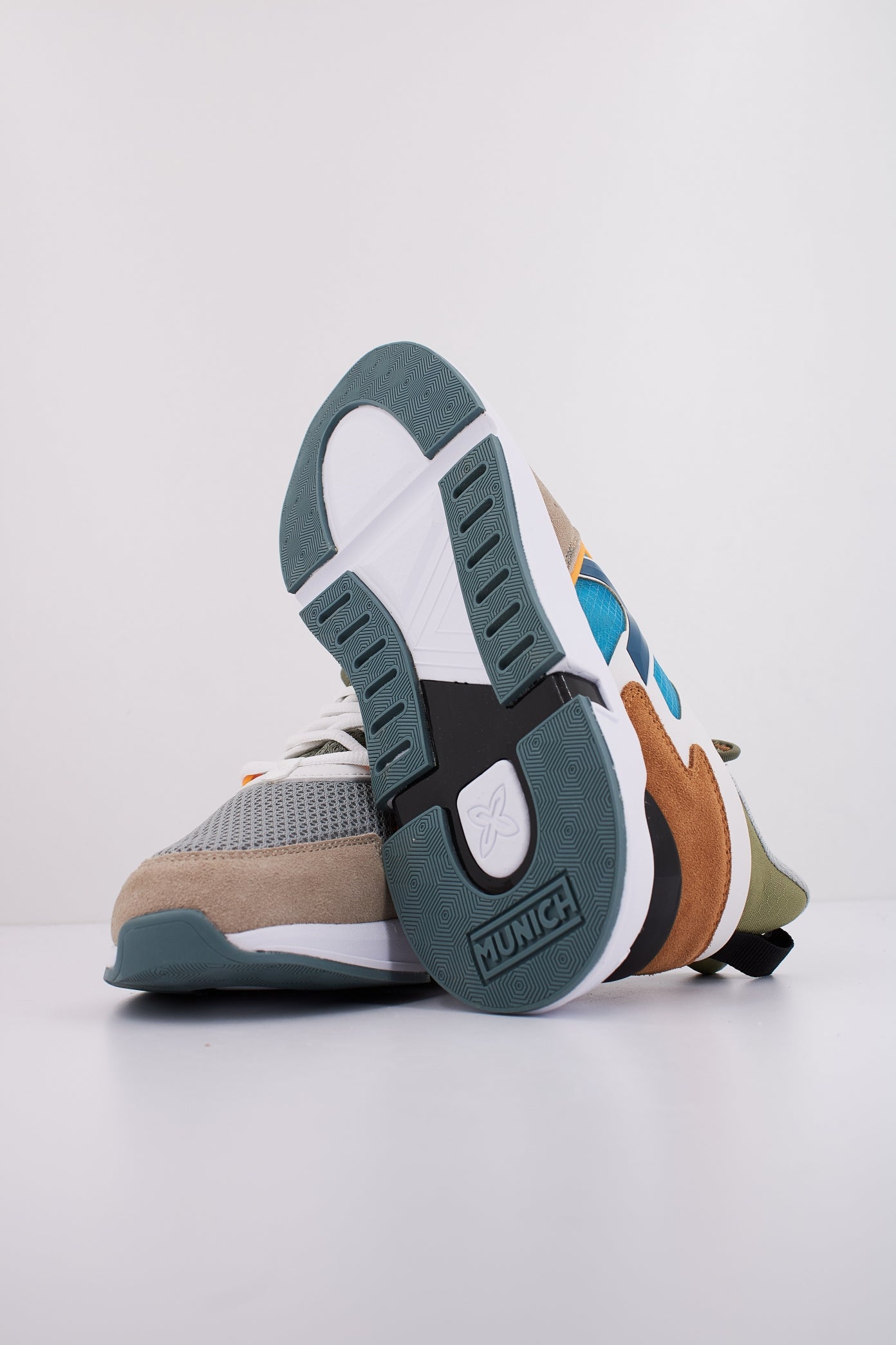 MUNICH CLIK en color (5)