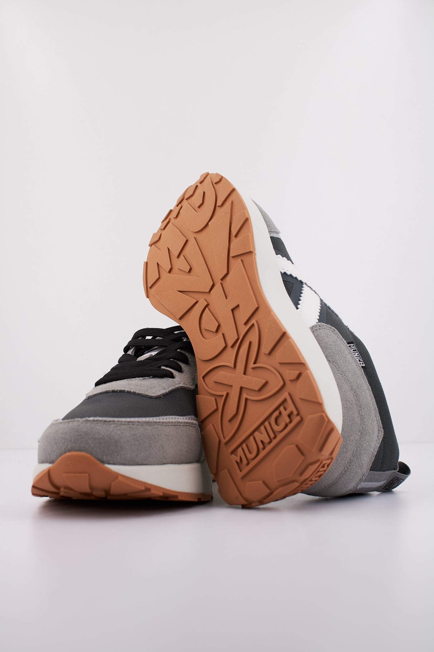 MUNICH XEMINE MAN en color (5)