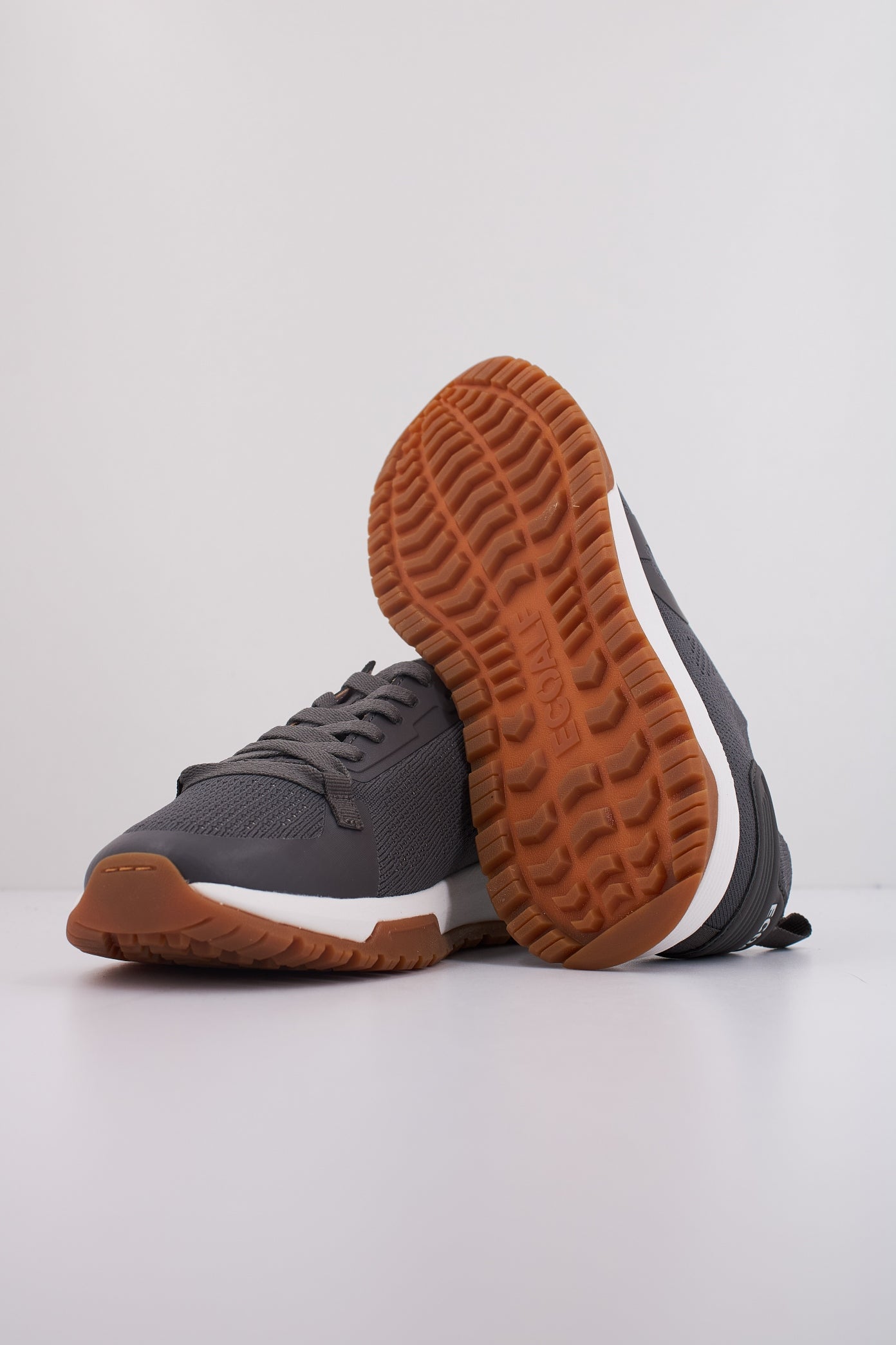 ECOALF MUMBAIALF en color CAVIAR (5)