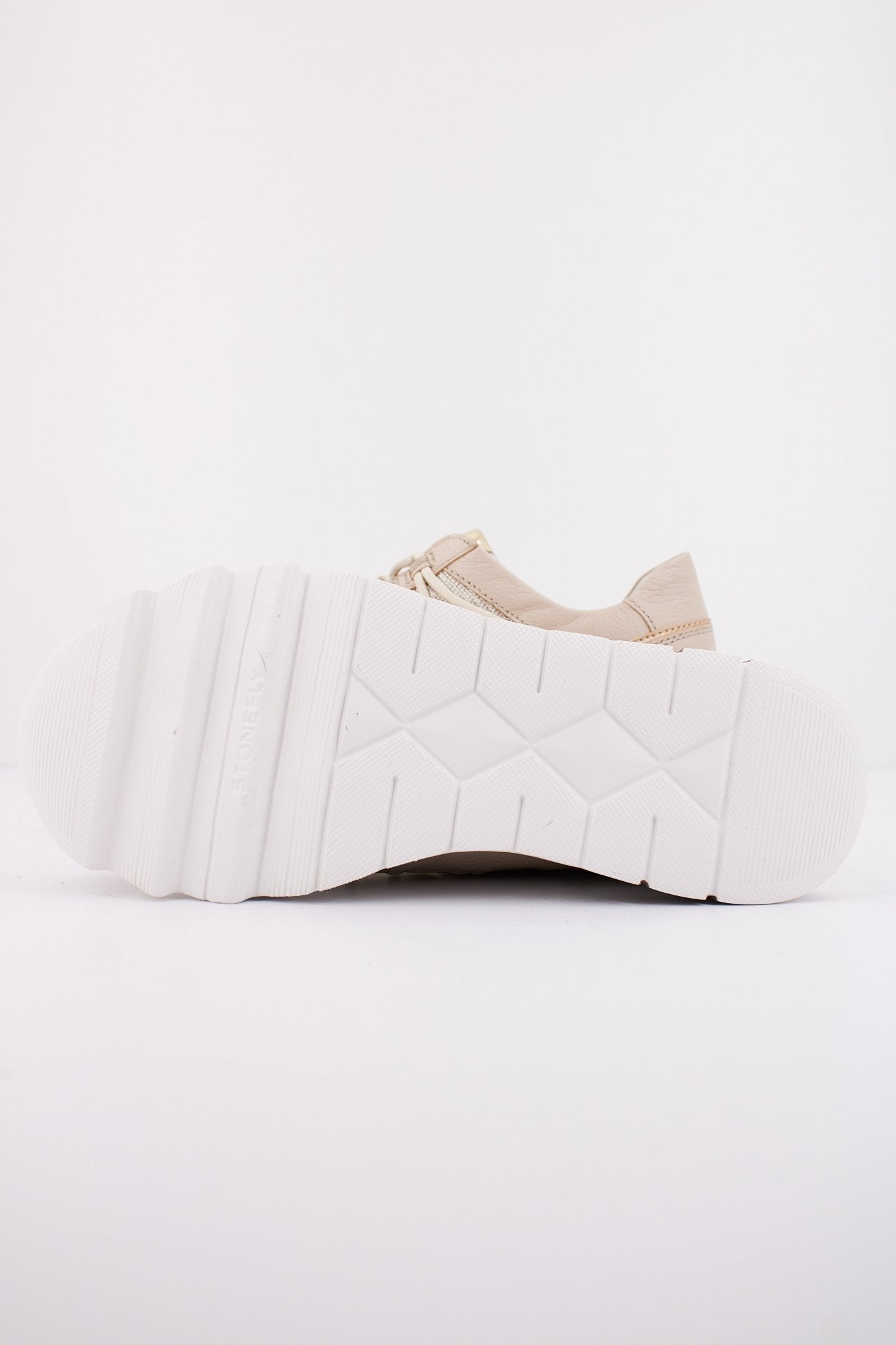 STONEFLY SPOCK en color (4)