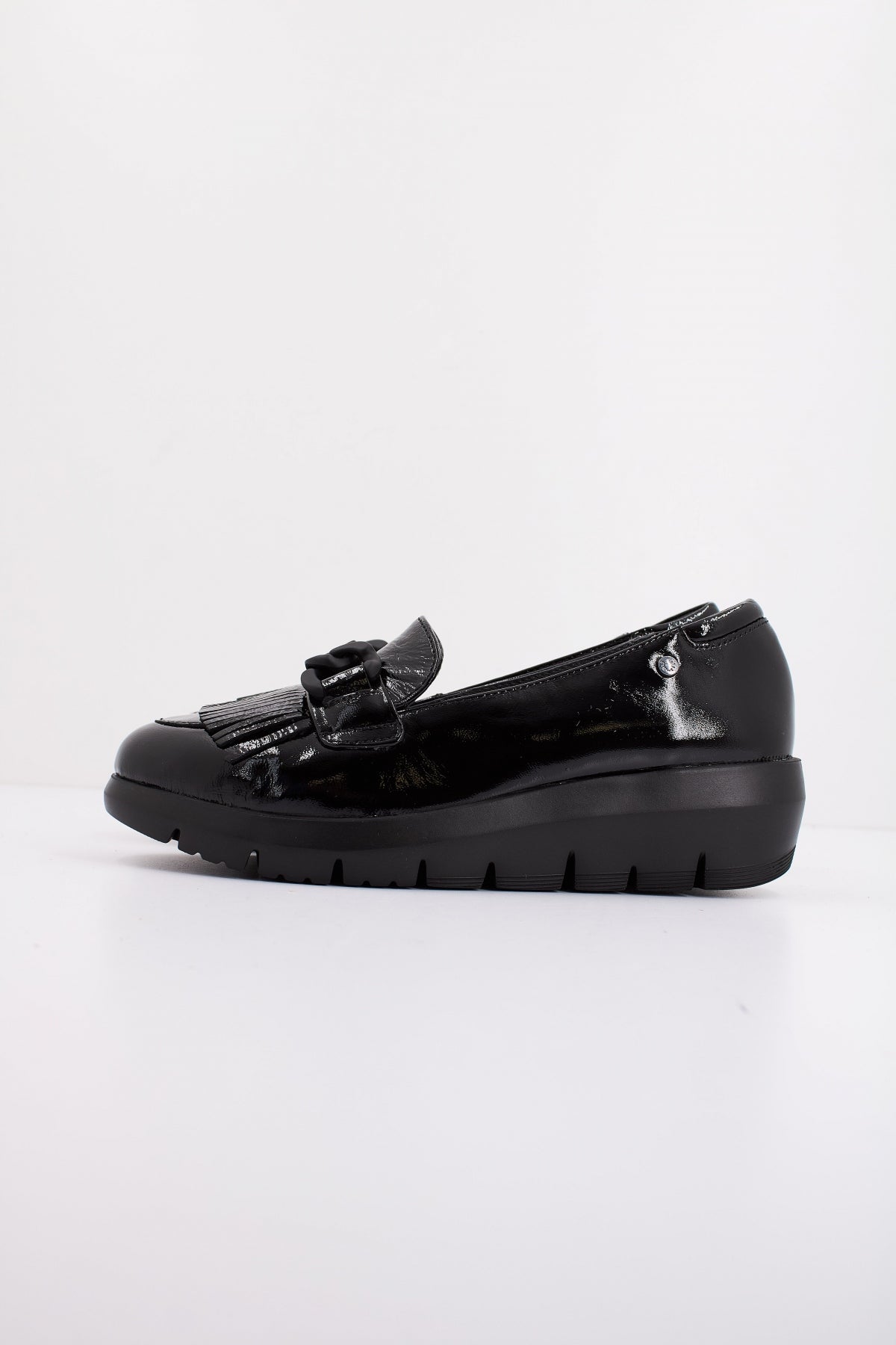STONEFLY PLUME PATENT LTH en color (1)