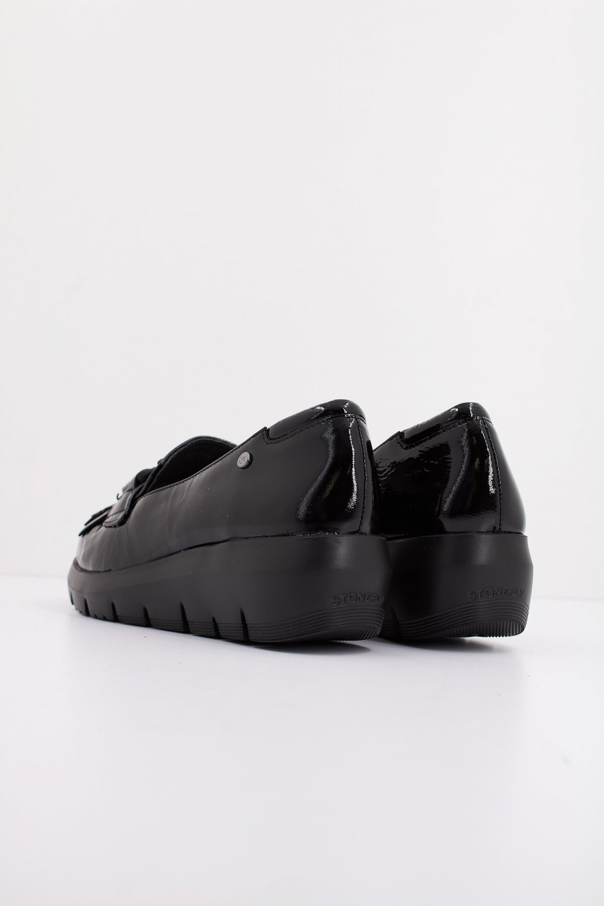 STONEFLY PLUME PATENT LTH en color (4)