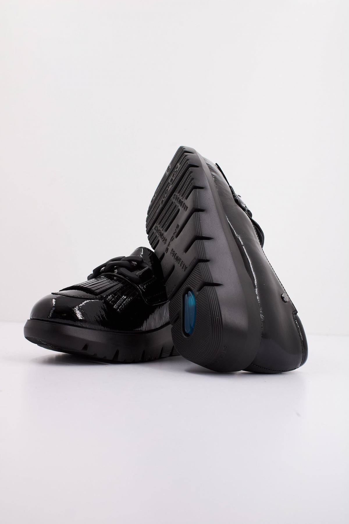 STONEFLY PLUME PATENT LTH en color (5)
