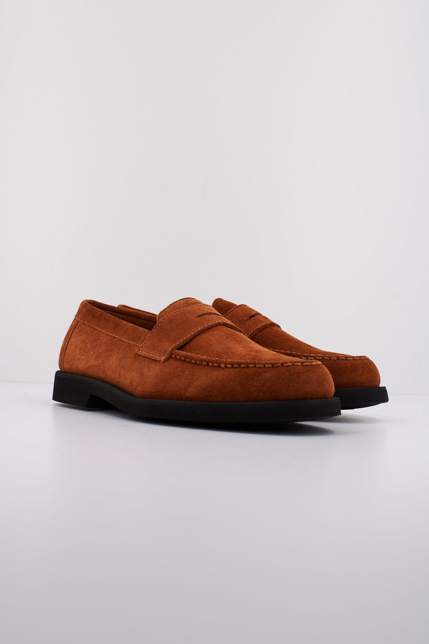 SEBAGO RYAN SUEDE POLARIS en color BROWNCOG (2)