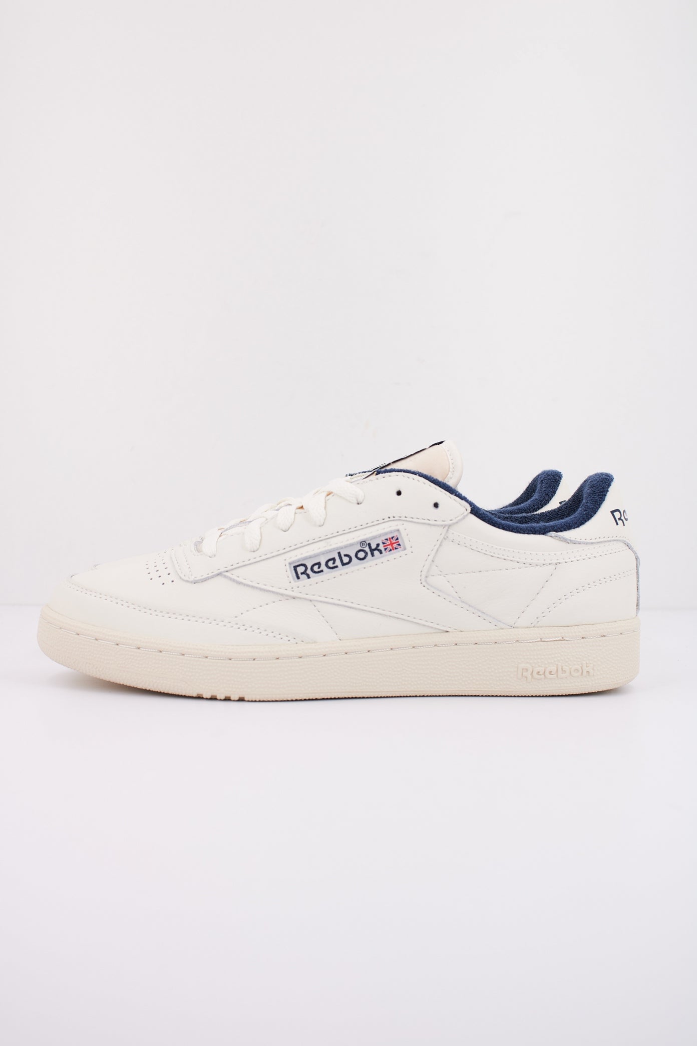 REEBOK CLUB C VINTAGE en color CHALK (1)