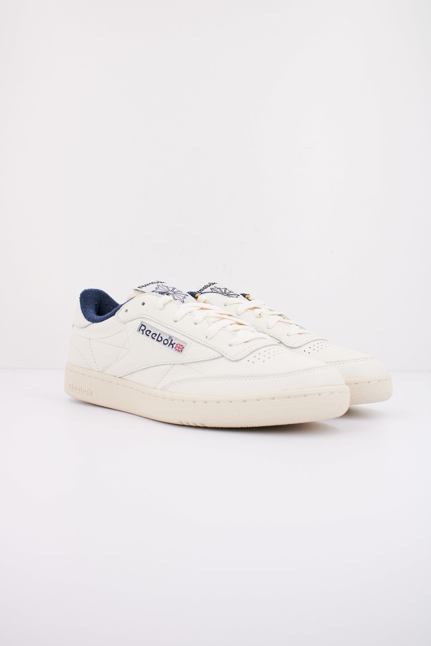 REEBOK CLUB C VINTAGE en color CHALK (2)
