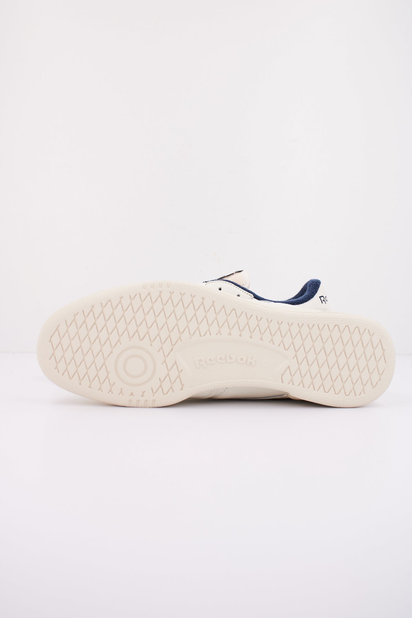 REEBOK CLUB C VINTAGE en color CHALK (5)