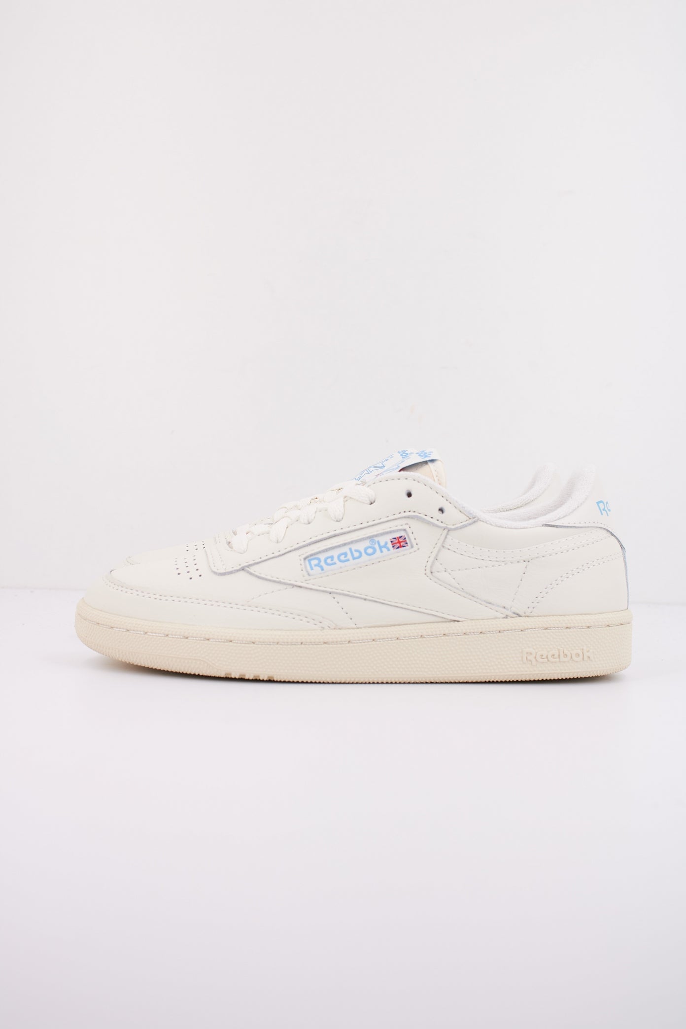 REEBOK CLUB C VINTAGE en color CHALK (1)