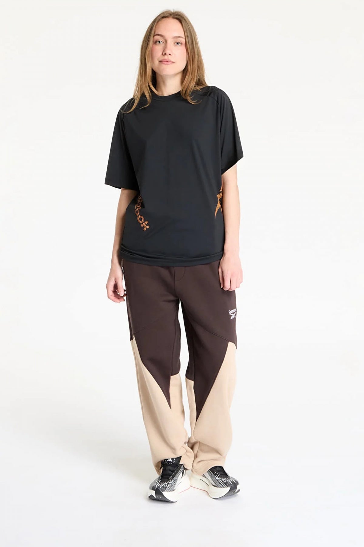 REEBOK WIDE LEG FT UNEARTH en color BRNTN (4)