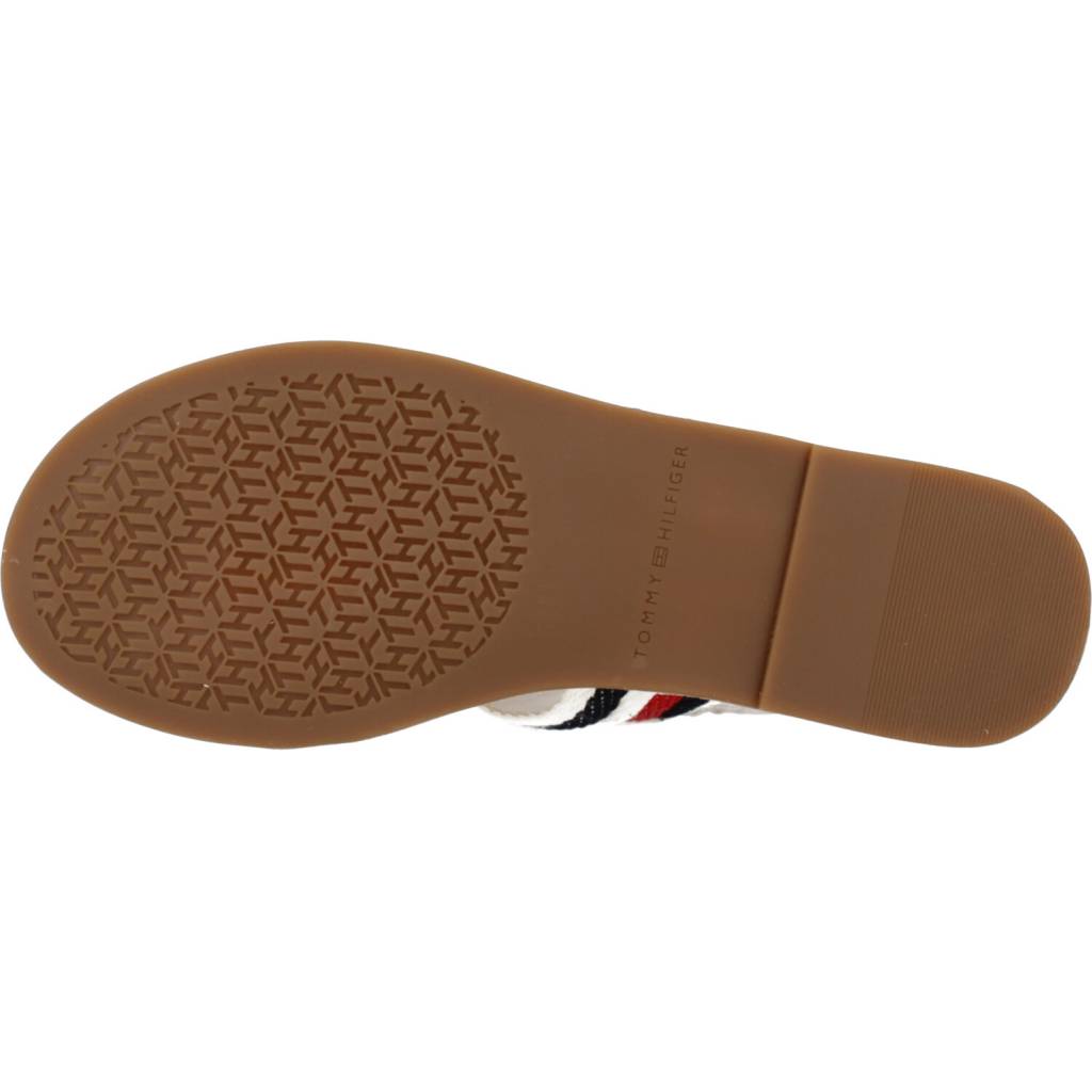 TOMMY HILFIGER FLAT SANDAL CORPORAT en color YBL (6)