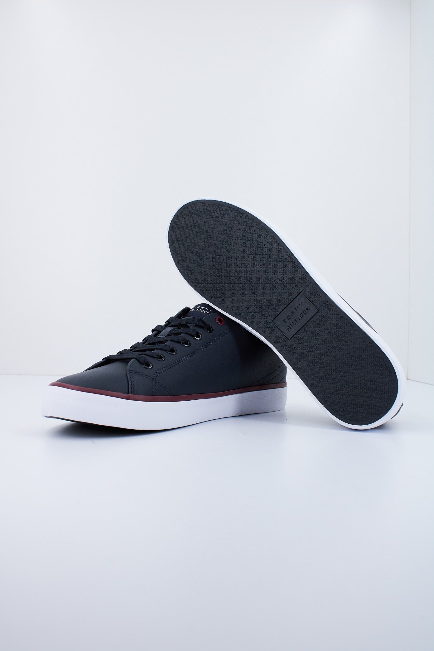 TOMMY HILFIGER TH HI VULC CORE LOW en color DW (4)
