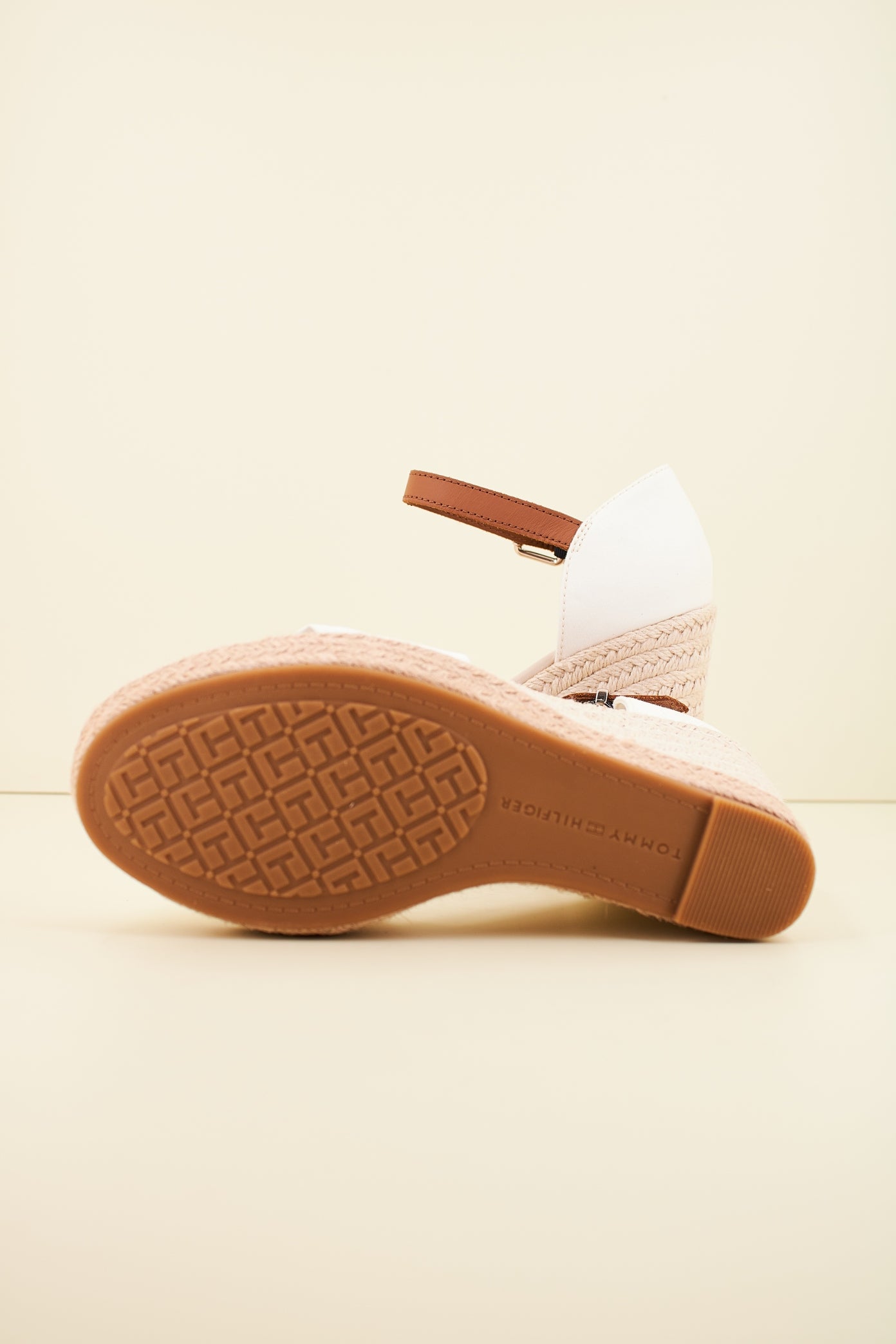 TOMMY HILFIGER BASIC OPEN TOE HIGH en color YBL (4)